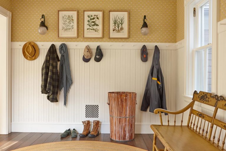 Entryway Design: Liliane Hart Interiors Photo Credit: Carter Berg